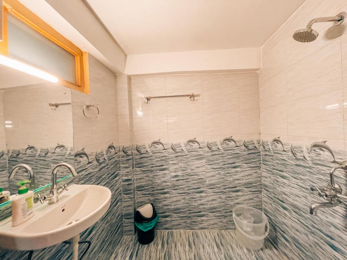 Madpackers Jibhi - Of Streamsides & Waterfalls Ngoại thất bức ảnh