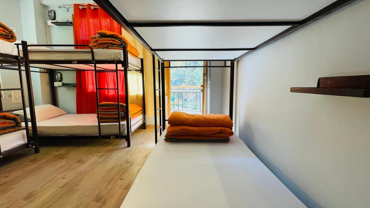 Madpackers Jibhi - Of Streamsides & Waterfalls Ngoại thất bức ảnh