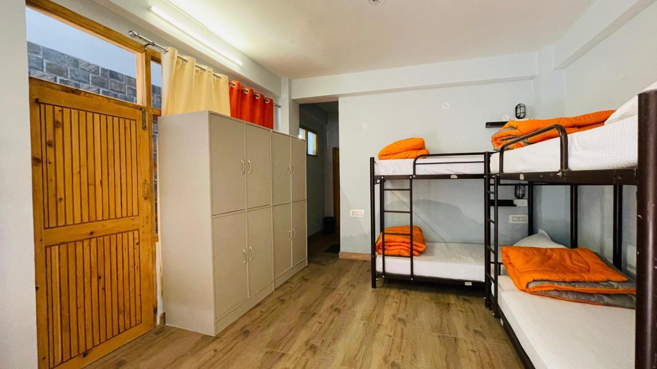 Madpackers Jibhi - Of Streamsides & Waterfalls Ngoại thất bức ảnh