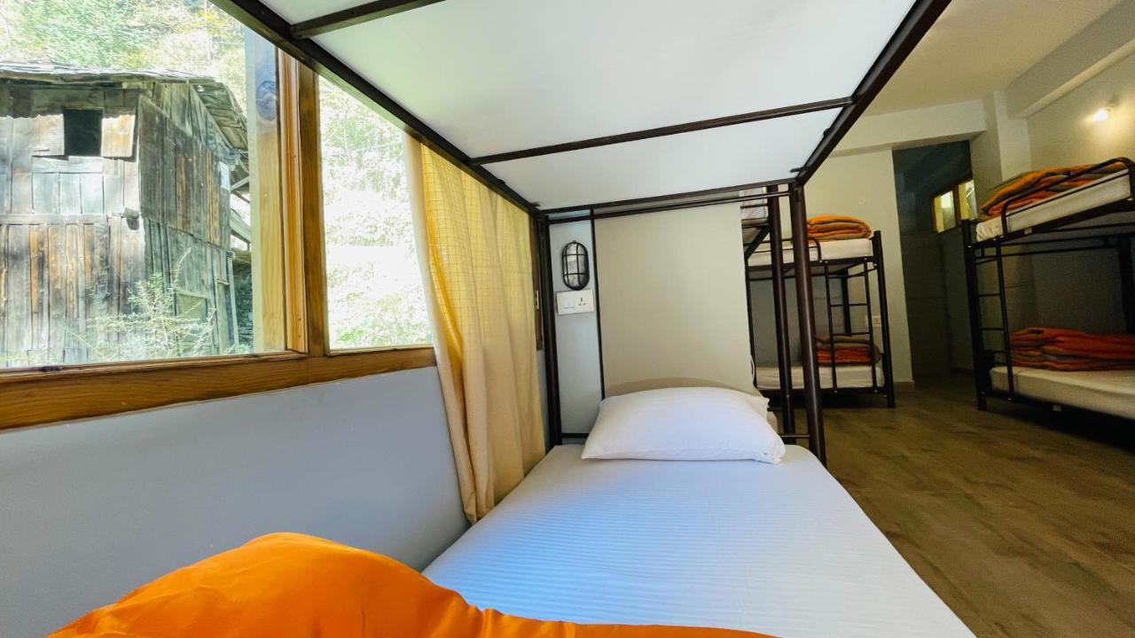 Madpackers Jibhi - Of Streamsides & Waterfalls Ngoại thất bức ảnh