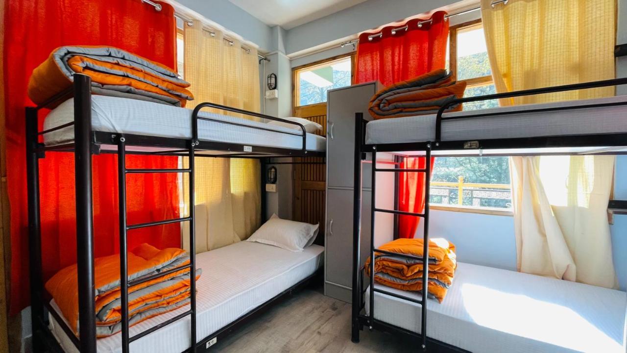 Madpackers Jibhi - Of Streamsides & Waterfalls Ngoại thất bức ảnh