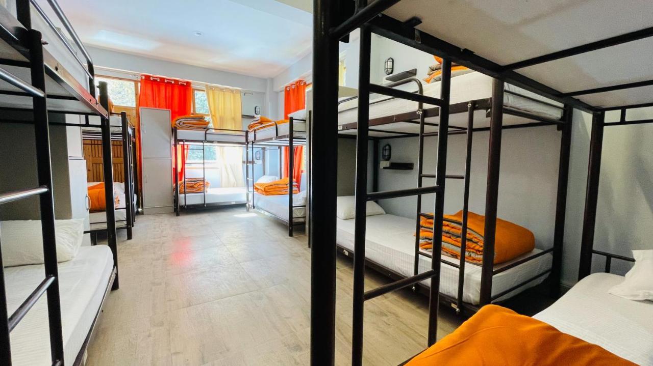 Madpackers Jibhi - Of Streamsides & Waterfalls Ngoại thất bức ảnh