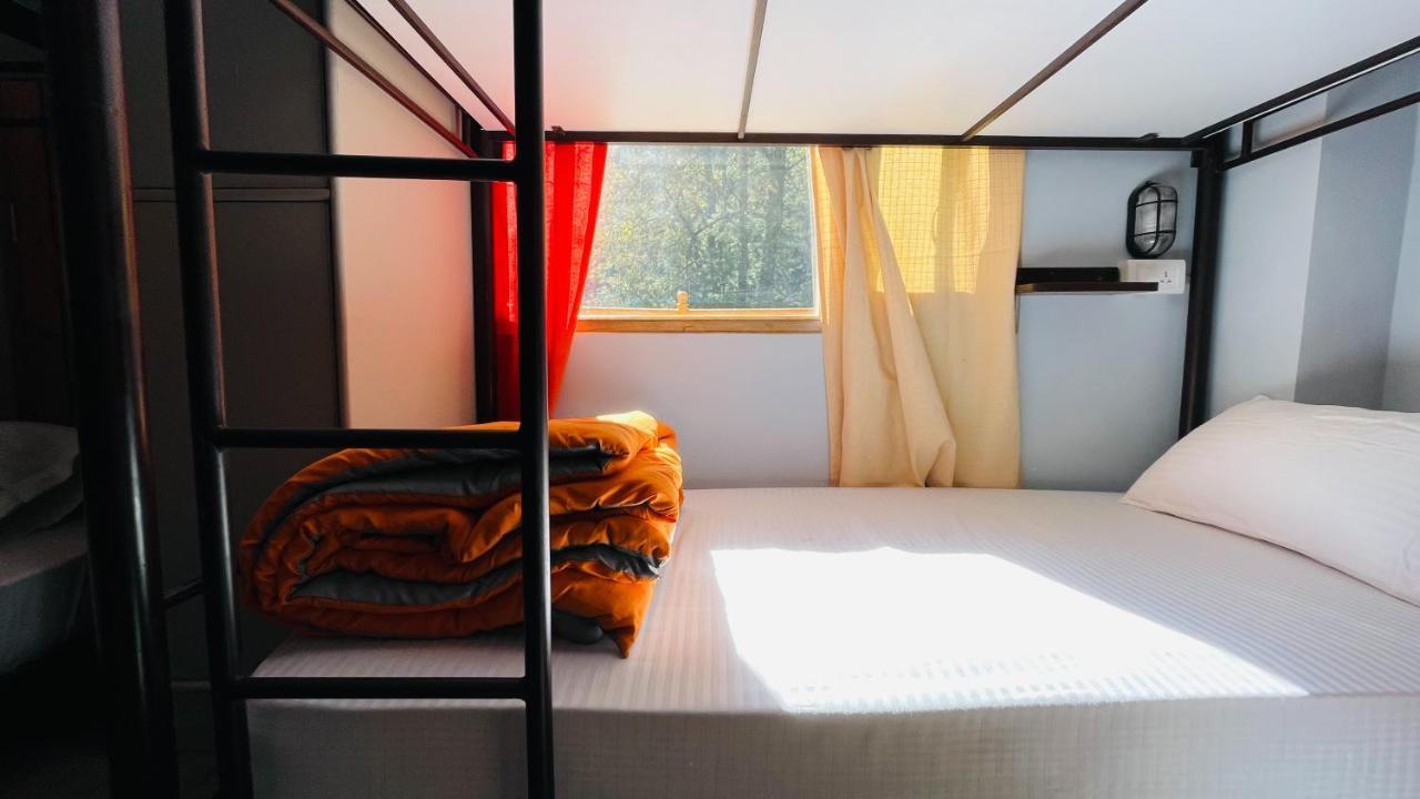 Madpackers Jibhi - Of Streamsides & Waterfalls Ngoại thất bức ảnh