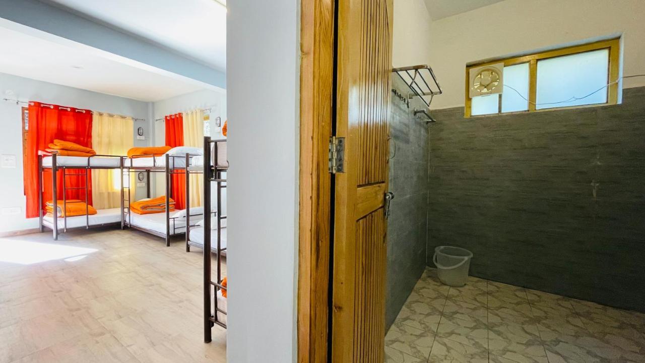 Madpackers Jibhi - Of Streamsides & Waterfalls Ngoại thất bức ảnh