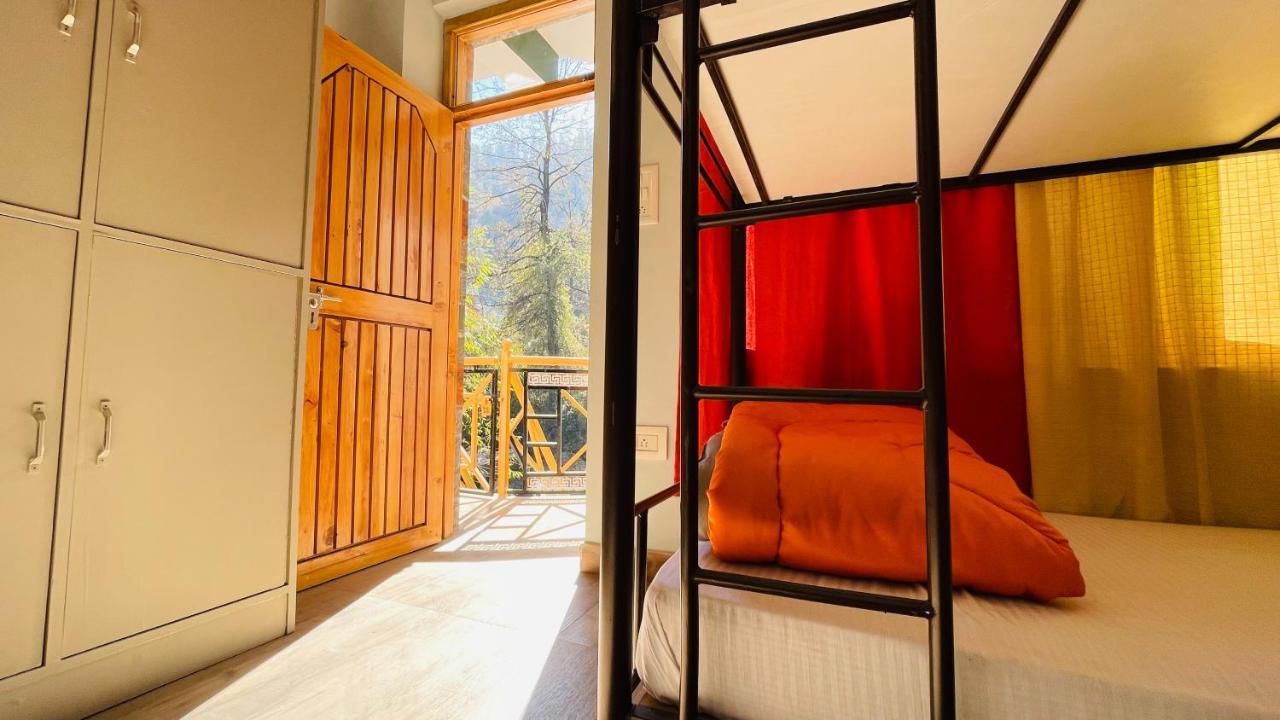 Madpackers Jibhi - Of Streamsides & Waterfalls Ngoại thất bức ảnh