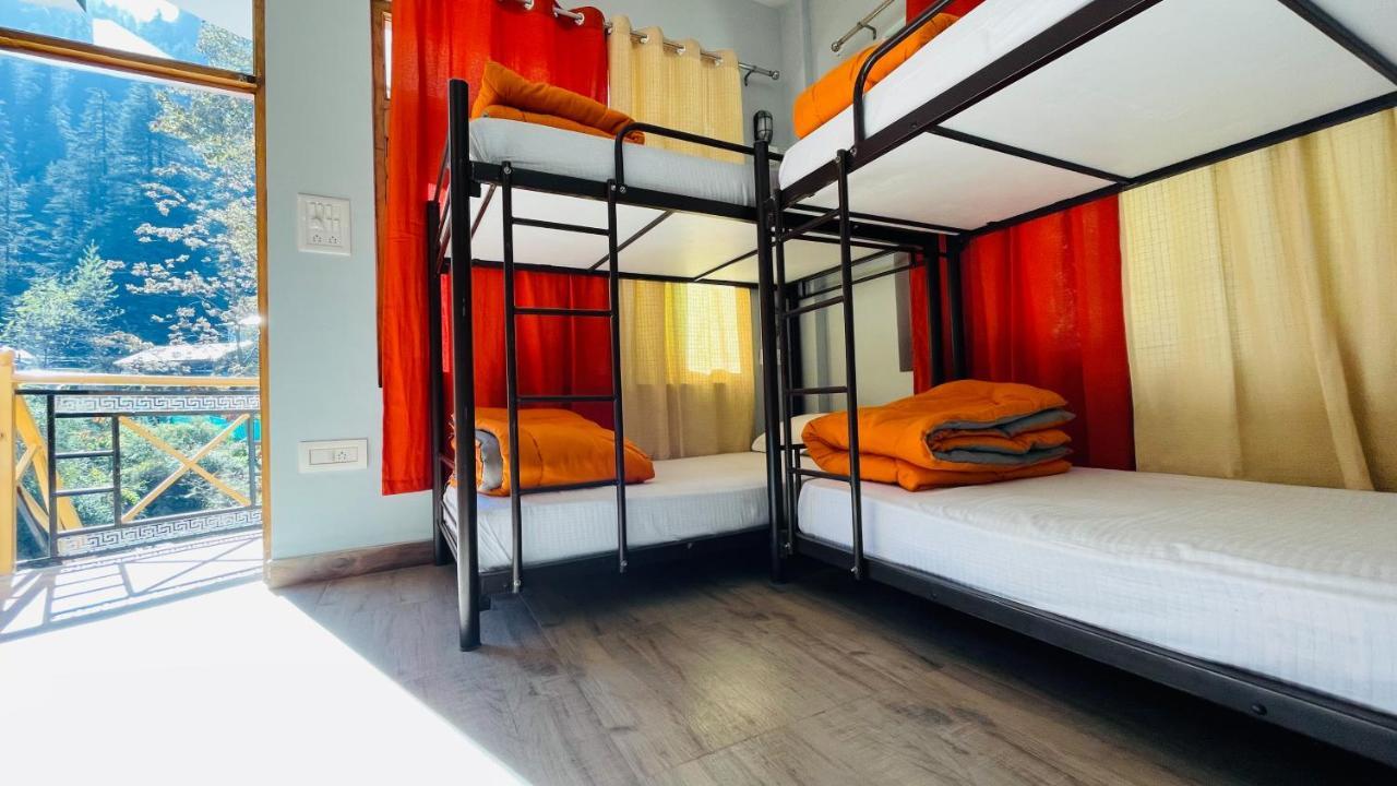 Madpackers Jibhi - Of Streamsides & Waterfalls Ngoại thất bức ảnh
