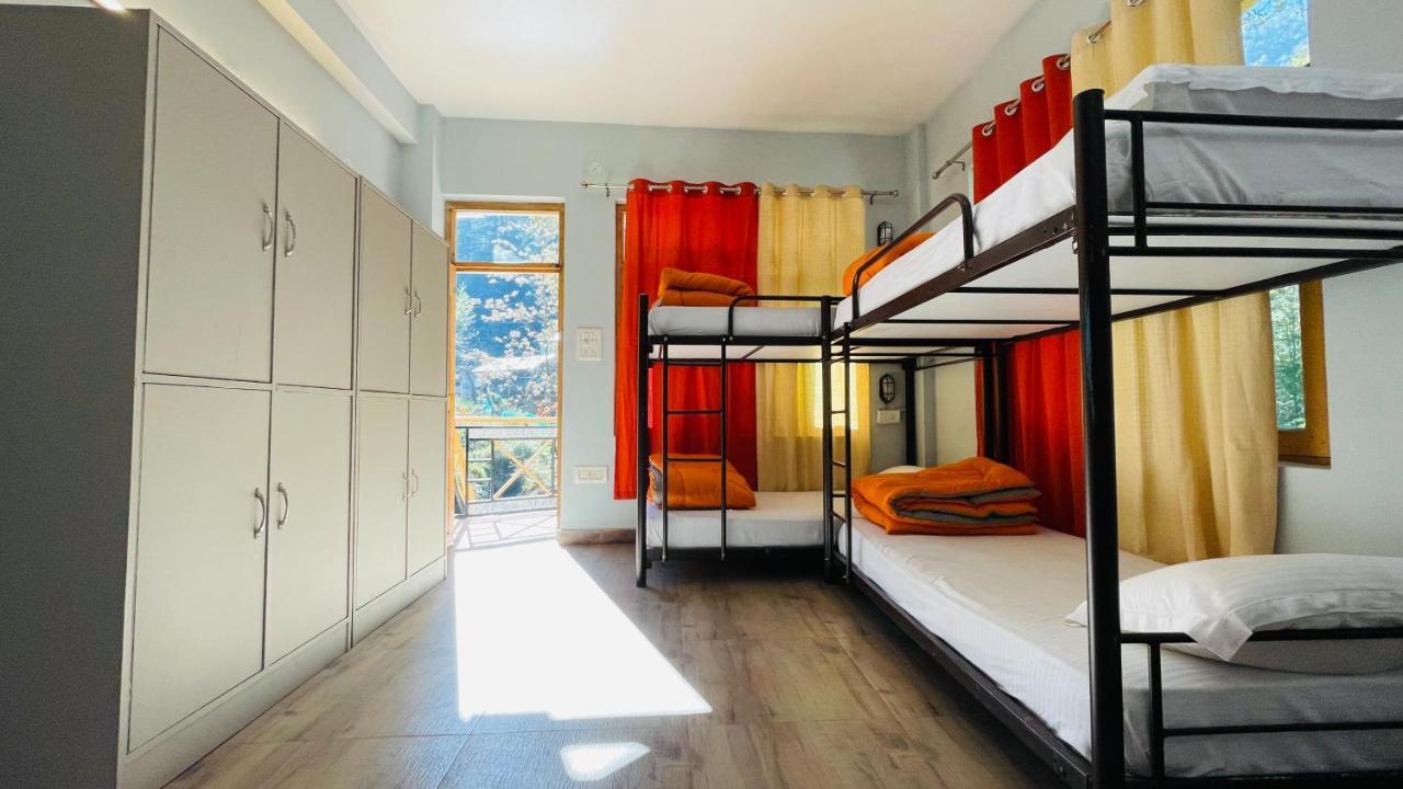Madpackers Jibhi - Of Streamsides & Waterfalls Ngoại thất bức ảnh
